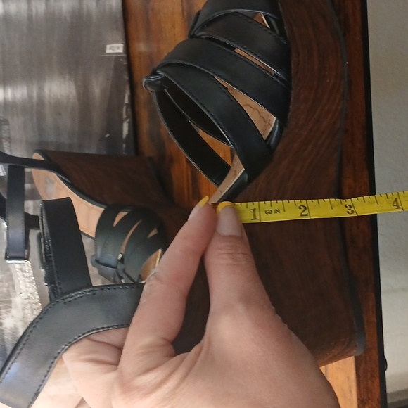 Brand New!!!GIANI BINI Women's SIZE 9.5 Black Wedge Sandals - Picture 8 of 9